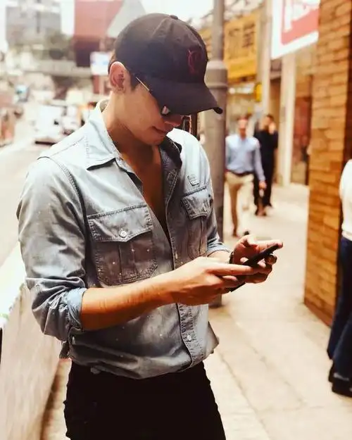 曾经主演浪漫满屋的rain如今41岁一身肌肉让无数人尖叫