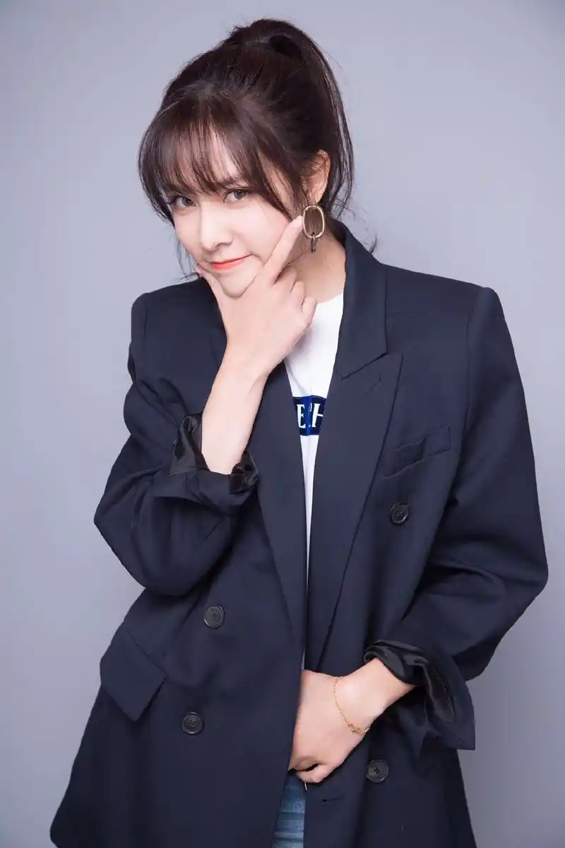 宋妍霏西装酷帅活动图片210