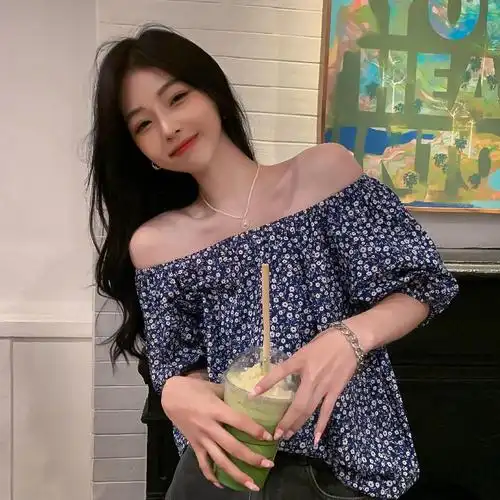 女生衣服夏天一字肩上衣露肩性感纯欲风法式碎花女短袖夏季露锁骨感