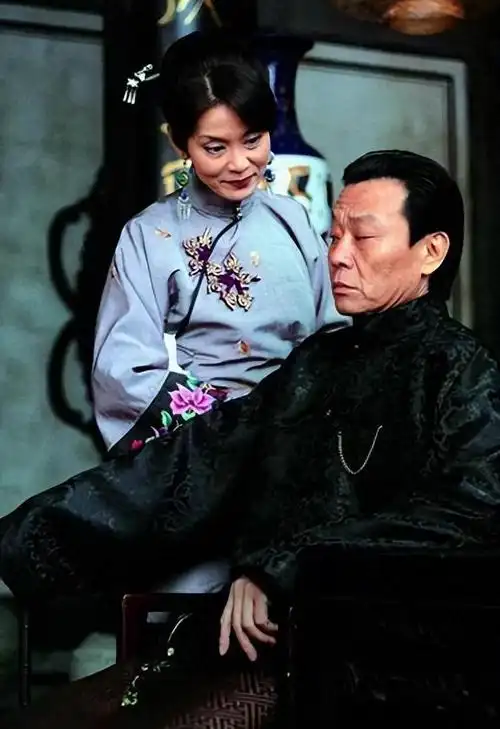 回顾潘虹从当红小花到婆婆专业户离不开前夫的推波助澜