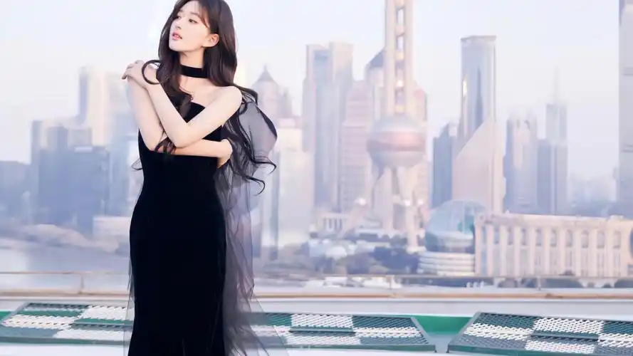 有些人不知不觉中就成了别人都梦中情人#赵露思#电脑壁纸