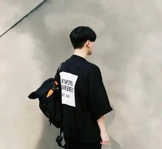 心理测试哪个男生背影更让你心安看看现在有没有人偷偷爱你