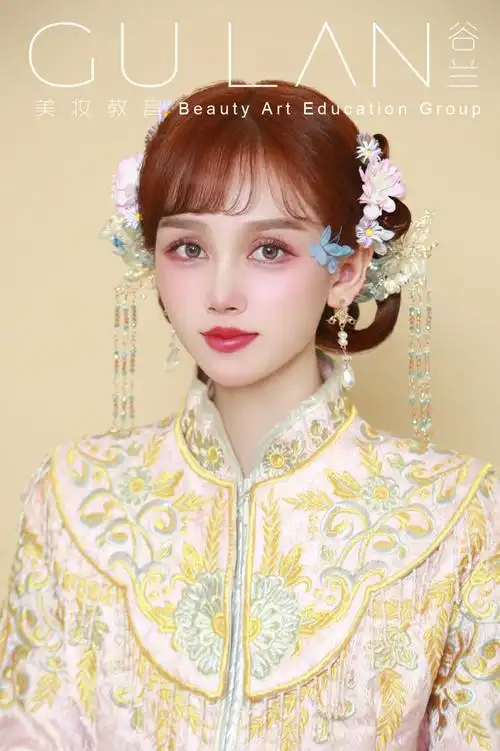 谷兰美妆教育频道的化妆造型作品《减龄幼态感秀禾新娘造型》