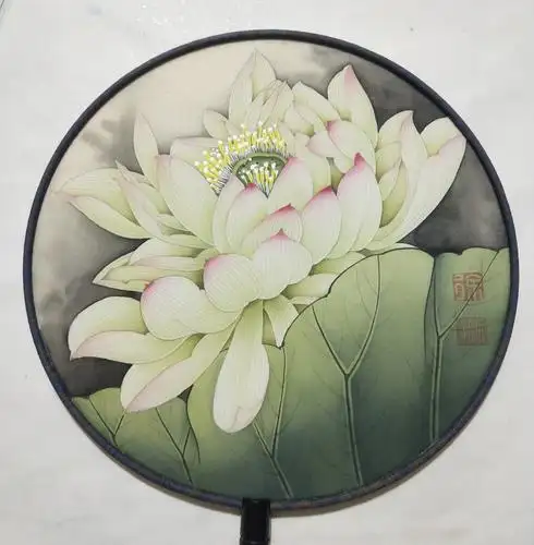 徐沛沛纯手绘工笔团扇篇一