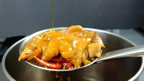 醉胃鲜鲜卤现捞卤味:"未进其门,先闻其味"