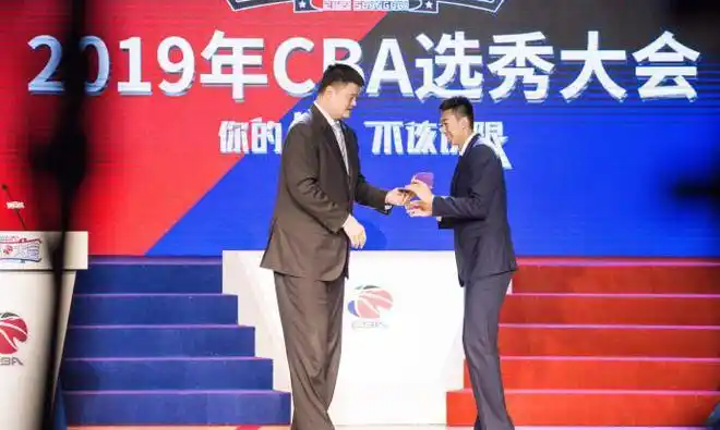 王少杰身高2米05,拥有2米13的臂展.