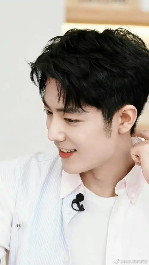 敲娱的星鲜事##肖战白衬衫花絮照