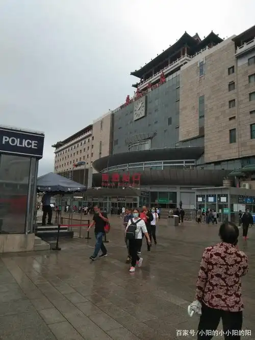 北京西站南广场