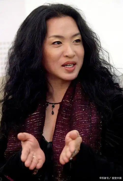 金星对张艺谋新片《坚如磐石》点评16字,引网友热议!