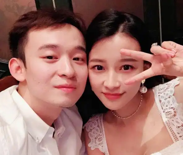 董子健24岁生日,妻子孙怡的祝福亮了