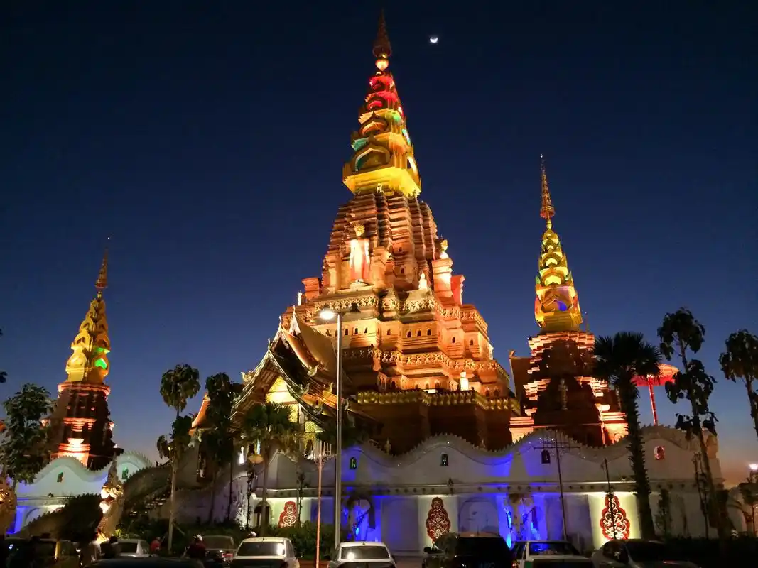 西双版纳古代傣语为"勐巴拉那西",意思是"理想而神奇的乐土"