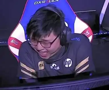 uzi大笑表情包走红小智小苍和miss走相反路线太性感了