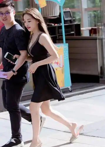 街拍五组美丽的小姐姐展现女性优雅迷人的魅力