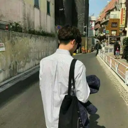 帅气又酷的男生头像就连背影都是这样的酷