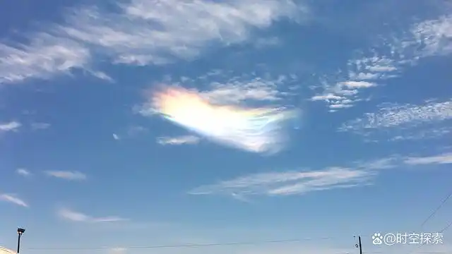 虽然我们常常都会说"七彩祥云",以此来表示吉祥,但很少有人亲眼见过.
