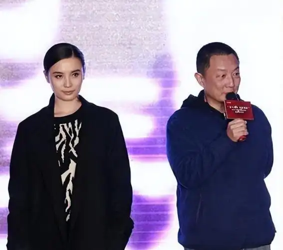 事实证明,42岁的宋佳,早已走上女演员的另一条大道