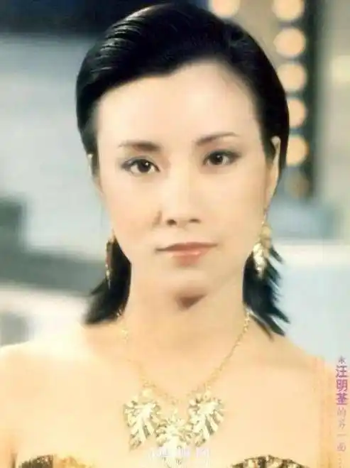 她20岁出道,巅峰时发哥还演配角,62岁二婚嫁罗家英,今幸福不已