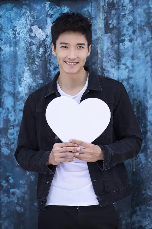 男神李泰酒窝照合辑好想住进他的酒窝里