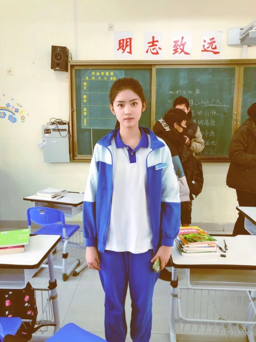 灵气逼人我们发现了一名14岁的小戏骨赵蕴卓