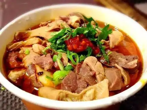 爷爷连夜来回六十公里只为一碗牛杂汤