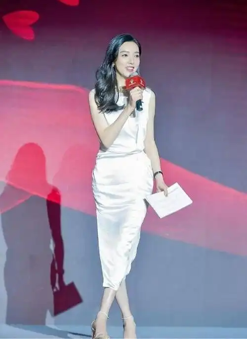 上海主持人刘彦池37岁台上璀璨台下美满两度嫁入豪门