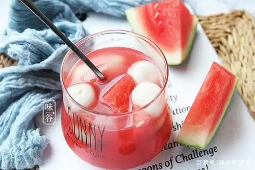 西瓜别再直接吃,教你创意新吃法,清凉解暑,适合夏天食用的甜品
