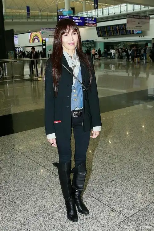 木村拓哉与妻子工藤静香同框,力破婚变传闻,十指紧扣超恩爱