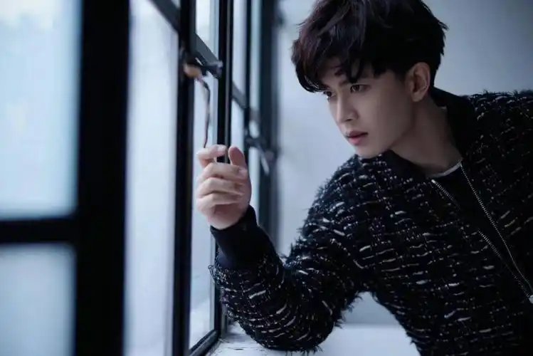 任嘉伦  电脑壁纸,想要原图的姐妹们,微博用户94嘉人3210