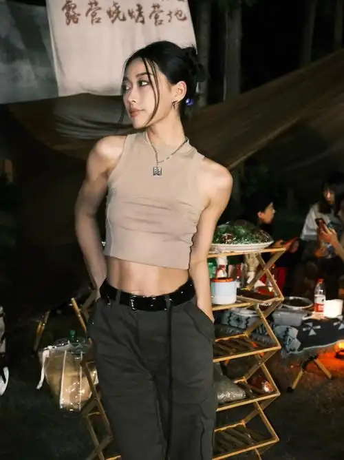 每个人喜欢的身材不一样像我自己比较喜欢紧实而有线条感的身材说实话