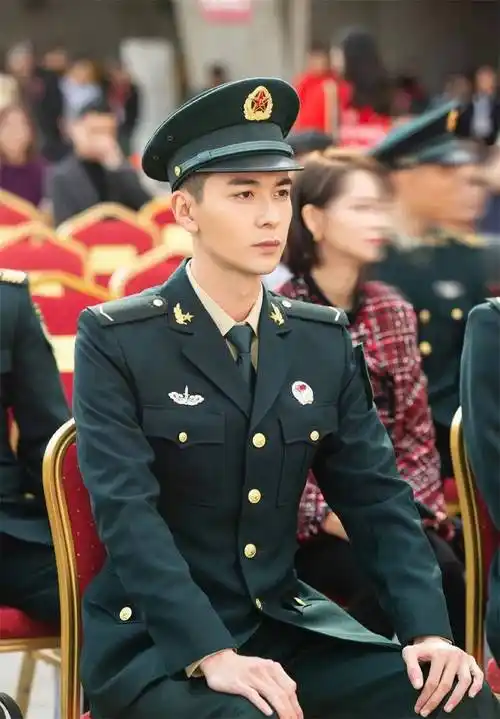 明星军装造型盘点,杨洋正气,白敬亭痞帅,王一博有点呆