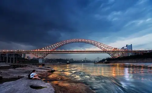 令"重庆人"骄傲的这座大桥:民众投票决定,世界上都罕见的工程_朝天门