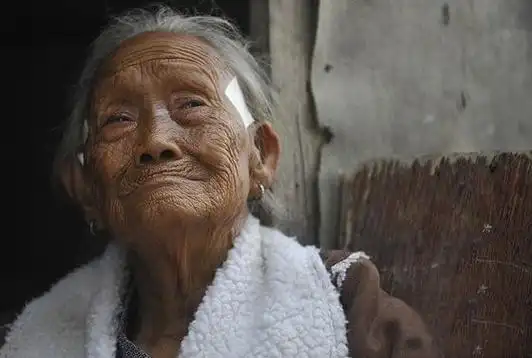 农村留守老人哭泣背后的辛酸看到最后我竟没有忍住眼泪