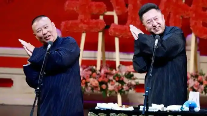 于谦与郭德纲:相声舞台上的黄金搭档,生活中的知心好友
