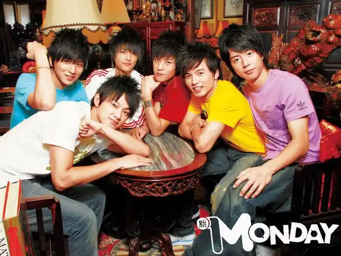 展开全部 棒棒堂,昵称六棒,成员包括庄濠全(敖犬),邱胜翊(王子)