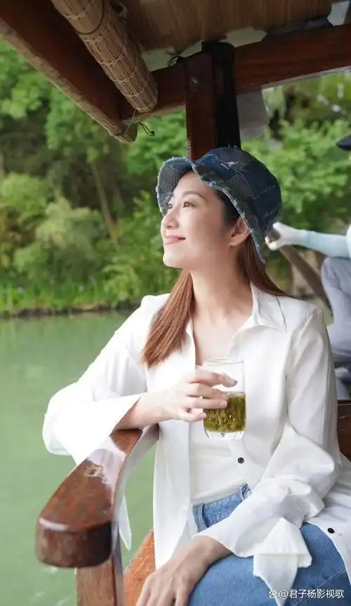 陈敏之为tvb继续带货直播;陈自瑶带货吸金力也很强,拍剧边缘化