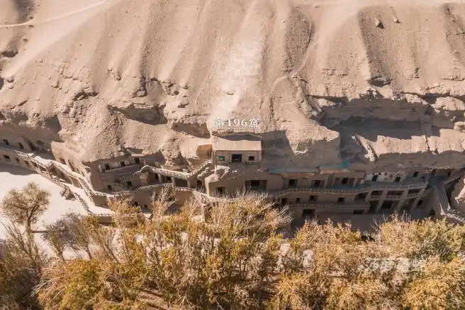 「莫高窟第196窟窟檐」#航拍#  位于甘肃省酒泉市敦煌市莫高镇莫缚哌