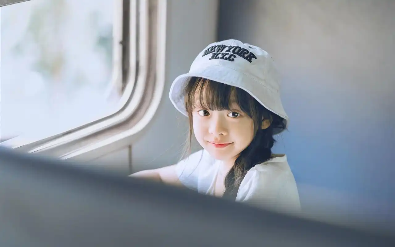 可爱超萌小女孩写真高清桌面壁纸