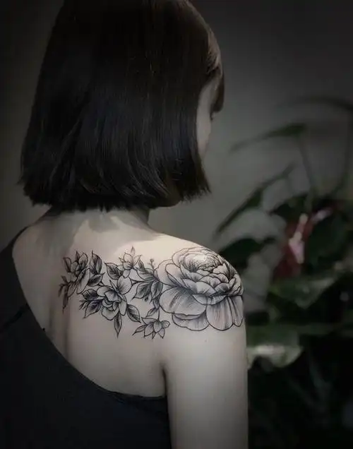 肩膀 素花纹身图片_肩部点刺纹身图案(2)_北京市纹身店-万相tattoo