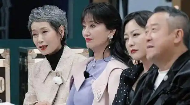 70岁赵雅芝和61岁叶童同框我感慨年龄真的不是问题