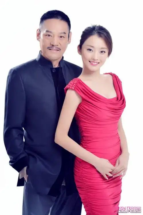 组图:巍子刘芊含戏里夫妻戏外默契自然流露