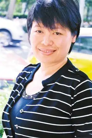 谢军成育儿专家 女儿10岁修初中课程2岁识1000字