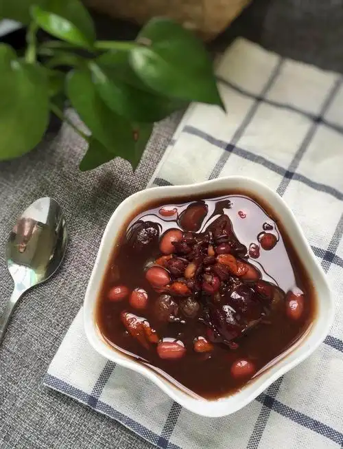 红豆黑米粥:补血养颜,老少皆宜