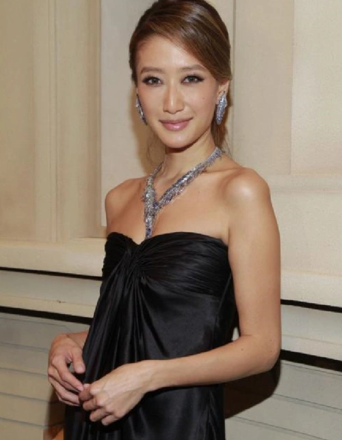 原创谢霆锋妹夫曝光谢婷婷与女儿生父罕见秀恩爱男方系公司总裁