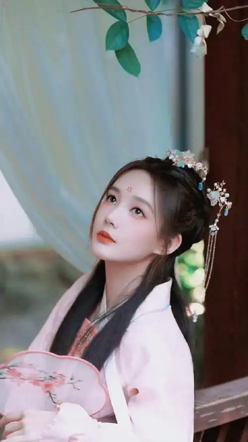 李一桐古装好美 李一桐两版黄蓉造型对比