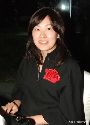 跳水皇后伏明霞退役嫁顶级富豪5年生3胎是幸福还是无奈