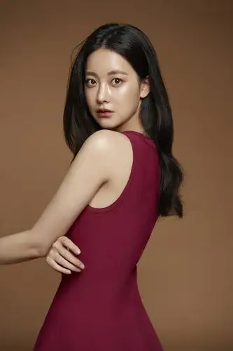 1/ 12 搜狐韩娱讯 韩国女演员吴涟序近日拍摄了一系列的个人简介画报