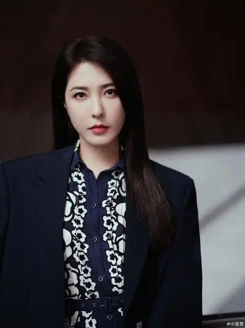 网友评选的内娱艺人颜值排行榜: 颜顶:曾黎