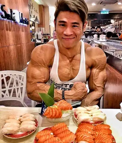 自然健美超过15年,身材慢慢的巨兽化,没有多少人能真正做到