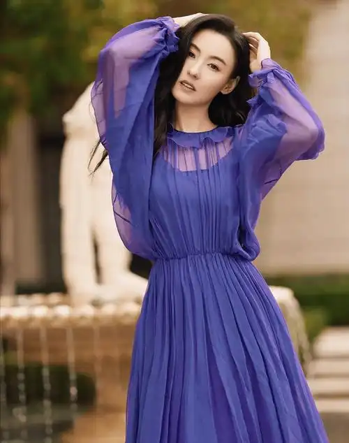 43岁张柏芝:曲线优雅,身姿曼妙,逆长生还是那么漂亮迷人