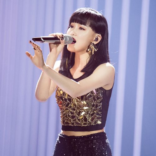 黄龄同舞台裹胸亮钻镜片重工吊带外穿明星歌手背心吊带